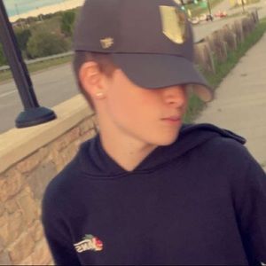 Meet your Posher, Devin